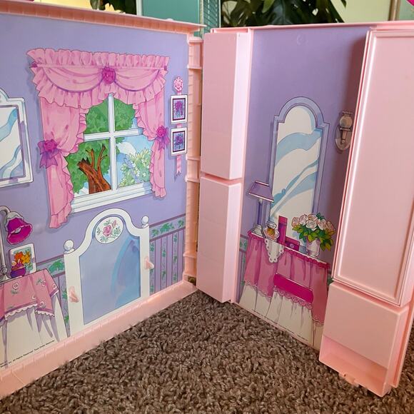 Vintage Barbie Fold 'n Fun Home - Incomplete - Picture 2 of 16